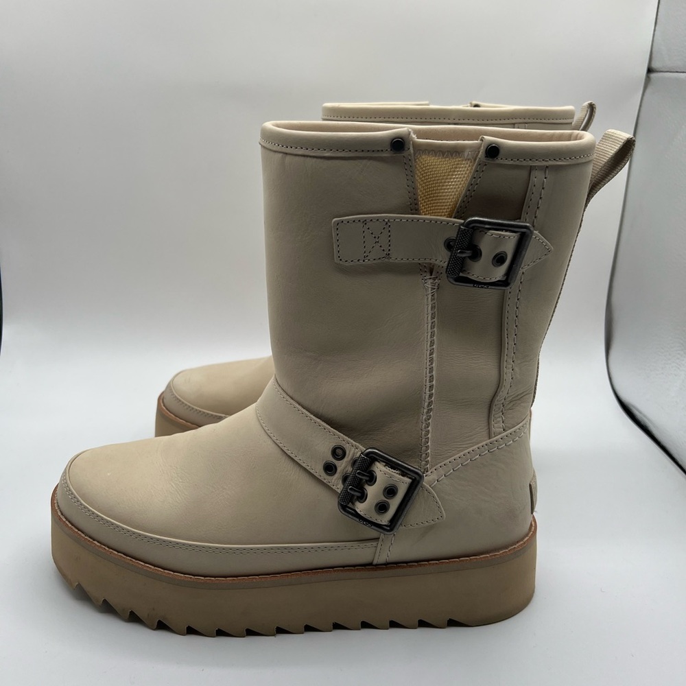 UGG Cream Platform Boots - Size 10 - EXCELLENT CONDITION - Picture 2 of 5